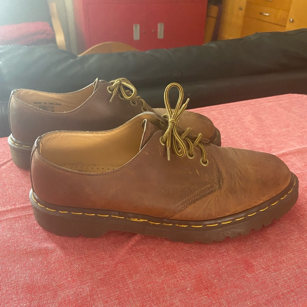 Dr. Marten, 1561/59 made in England, men's 8, EUC, brown Oxford